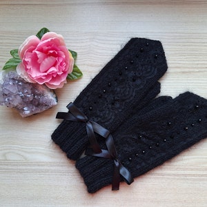 Women Hand Knitted Mittens Elegant Mittens with Black Lace and Glass Crystal Beads Wool Mohair Mix Yarn Hand Warmers Gift for Her imagem 2