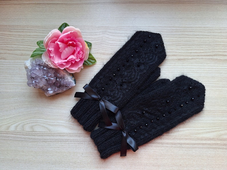Women Hand Knitted Mittens Elegant Mittens with Black Lace and Glass Crystal Beads Wool Mohair Mix Yarn Hand Warmers Gift for Her imagem 2