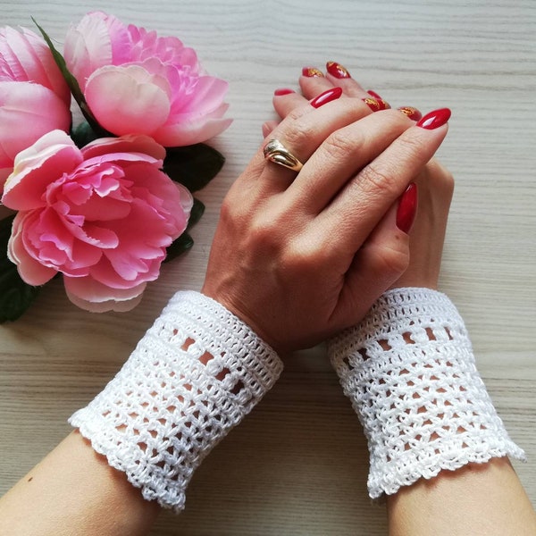 Petits Poignets Au Crochet Blanc 100 % Coton Dentelle Poignets Crochet Bracelets Femmes ou Filles Poignets vintage Inspiration Poignets Crochet Bijoux