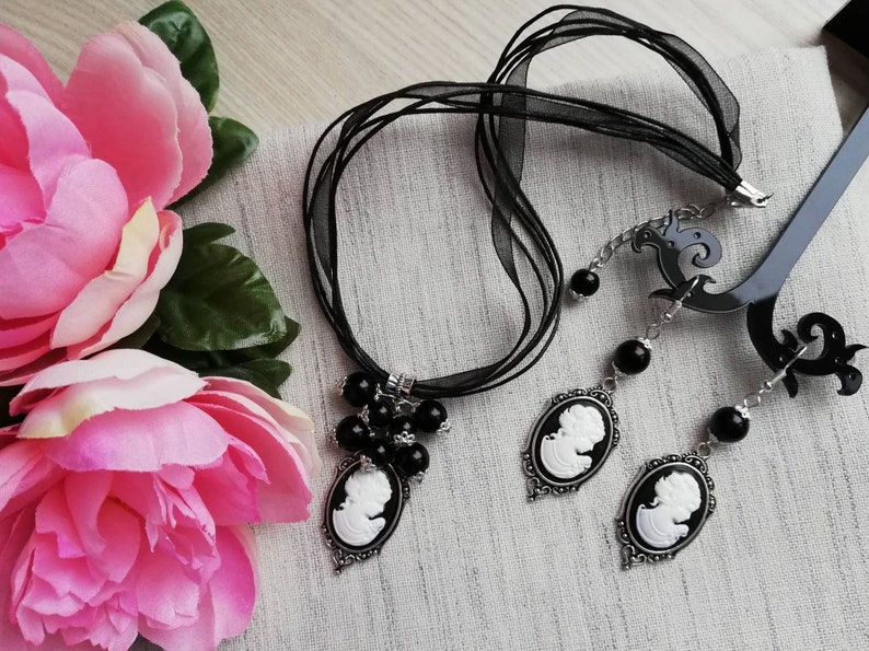 Necklace /& Earrings Set Black and White Cameo Lady Victorian Style Jewelry Set Women Jewellery Romantic Jewelry Drop Earrings Charm Necklace