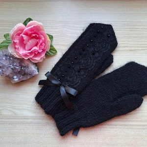 Women Hand Knitted Mittens Elegant Mittens with Black Lace and Glass Crystal Beads Wool Mohair Mix Yarn Hand Warmers Gift for Her imagem 3