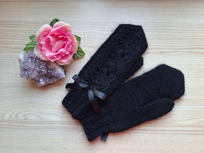 Women Hand Knitted Mittens Elegant Mittens with Black Lace and Glass Crystal Beads Wool Mohair Mix Yarn Hand Warmers Gift for Her imagem 3