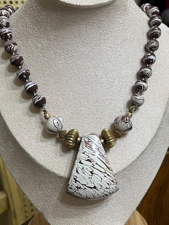 1970s Marbled Lucite Pendant Necklace: Earth Tone Swirl Statement Beads, Golden Spacers