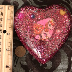 Large resin heart pony magnet