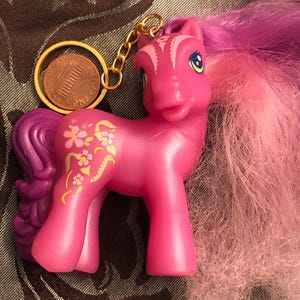 グリッター MLP リッチ オス ポニー キーチェーン - Etsy 日本