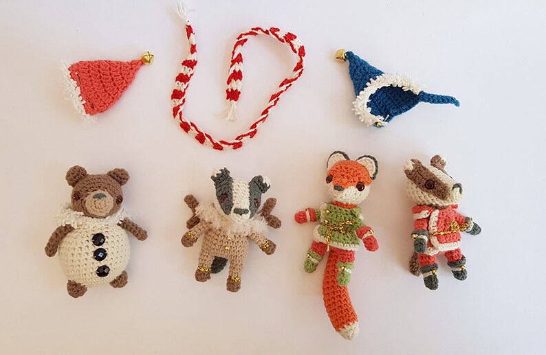 Tiny Christmas Dinner Party mini amigurumi crochet pattern, woodland animals in fancydress image 9