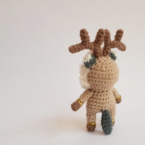 Tiny Christmas Dinner Party mini amigurumi crochet pattern, woodland animals in fancydress image 7