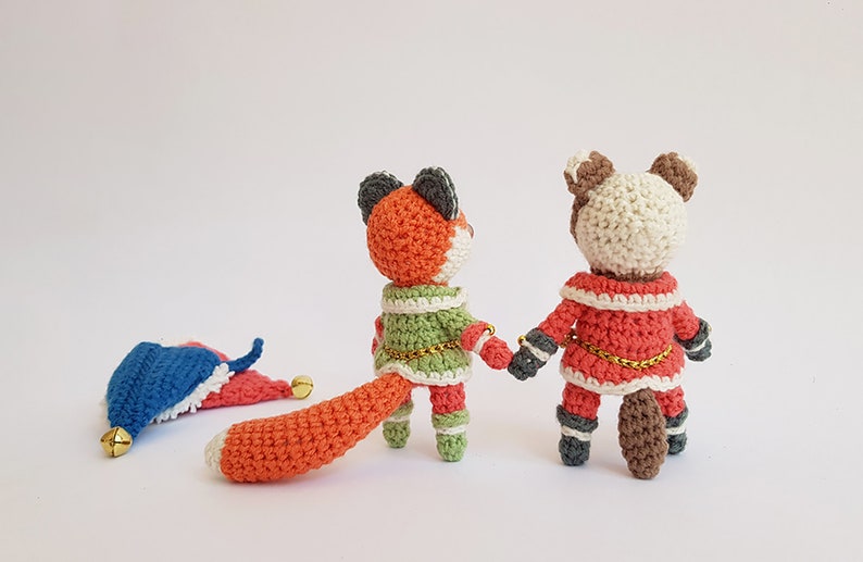 Tiny Christmas Dinner Party mini amigurumi crochet pattern, woodland animals in fancydress image 10