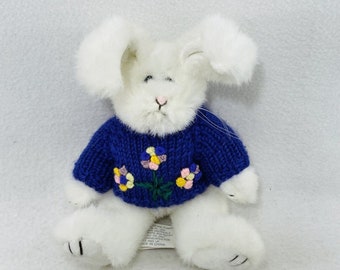 Vintage Chrisha juguetón peluche Pascua conejo conejito juguete blanco azul invierno suéter primavera otoño lindo raro 1988