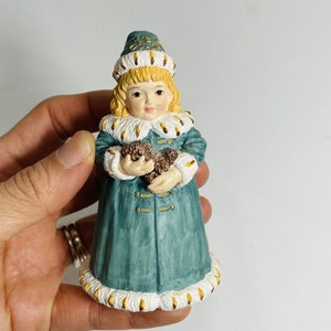 Vintage Heirloom Hamilton Figurine Maud Humphrey Bogart Winter Days Girl H5553