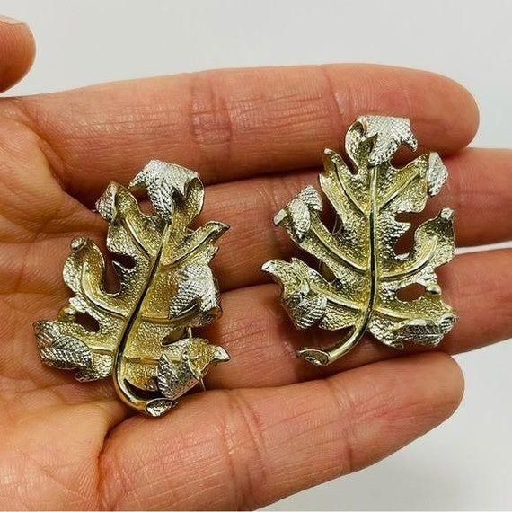 Vintage Sarah Coventry Clip Earrings Maple Leaf F… - image 3