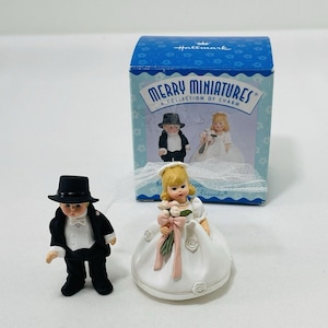 Vintage Hallmark Madame Alexander Merry Miniatuur Bruid Bruidegom Minibeeldje Set Paar Man Vrouw Huwelijksverjaardag Receptie