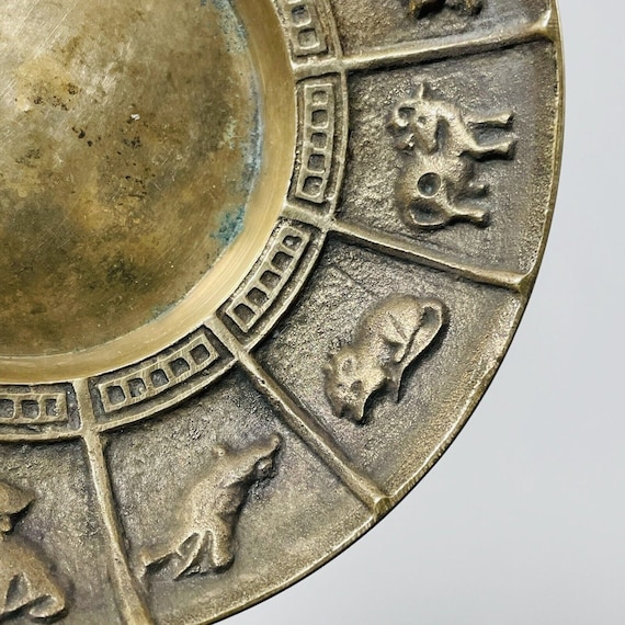金属製 十二支彫刻 円形灰皿 中国の十二支真鍮製小物皿プレート灰皿アジアの星占い占星術動物の