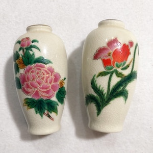 Vintage Japan Homco Mini small Porcelain Ceramic Vase 4” Set Peonies Red Poppy Gold Trim Colorful Flower Crackled Glaze Asian Chinese Art