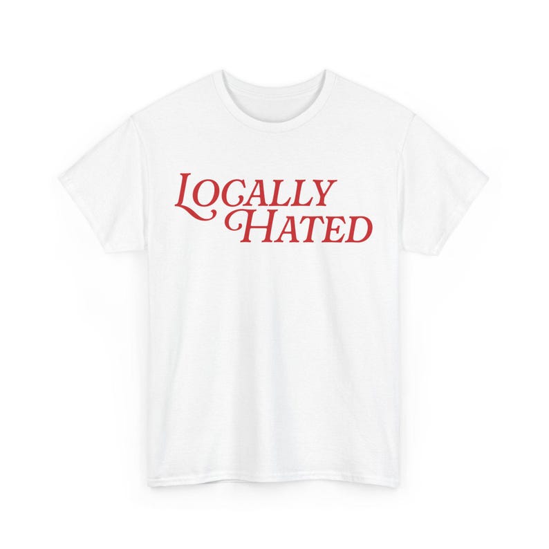 Lokalt hatad rolig retro-tröja, ikonisk ohämmad humor-t-shirt, söt viral it-tjej-present, vintage y2k-fest-t-shirt, rolig skämt-unisex-tröja bild 4