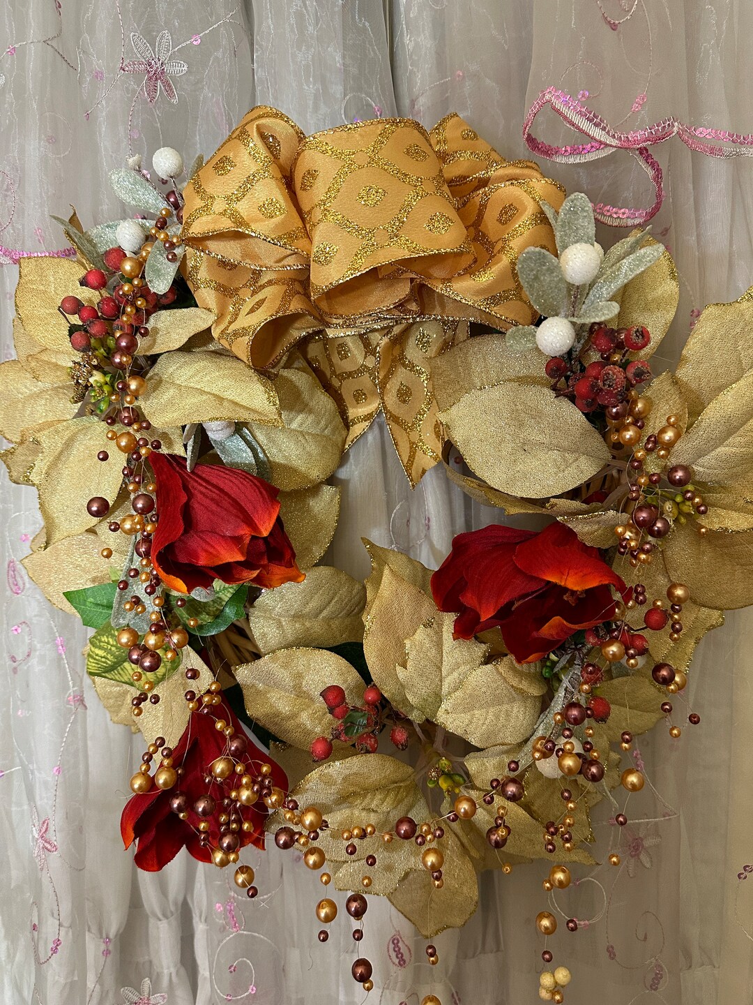 16 in Christmas Wreath Poinsettias Edged in Gold Red Berries Ameryllis ...