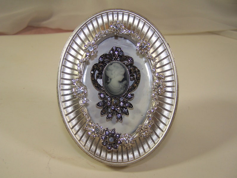 Picture Frame 5 x 4 Silvertone wDelicate Crystals n Rhinestones Encircling a Stunning Cameo w Black Crystalsg