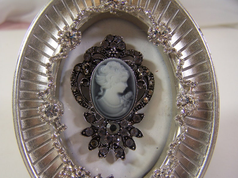 Picture Frame 5 x 4 Silvertone wDelicate Crystals n Rhinestones Encircling a Stunning Cameo w Black Crystalsg