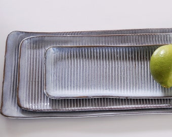 大きなサービングプラッター、素朴なセラミックブルートレイ