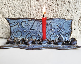 Menorah floreale di Hanukkah, ceramica fatta a mano in Israele