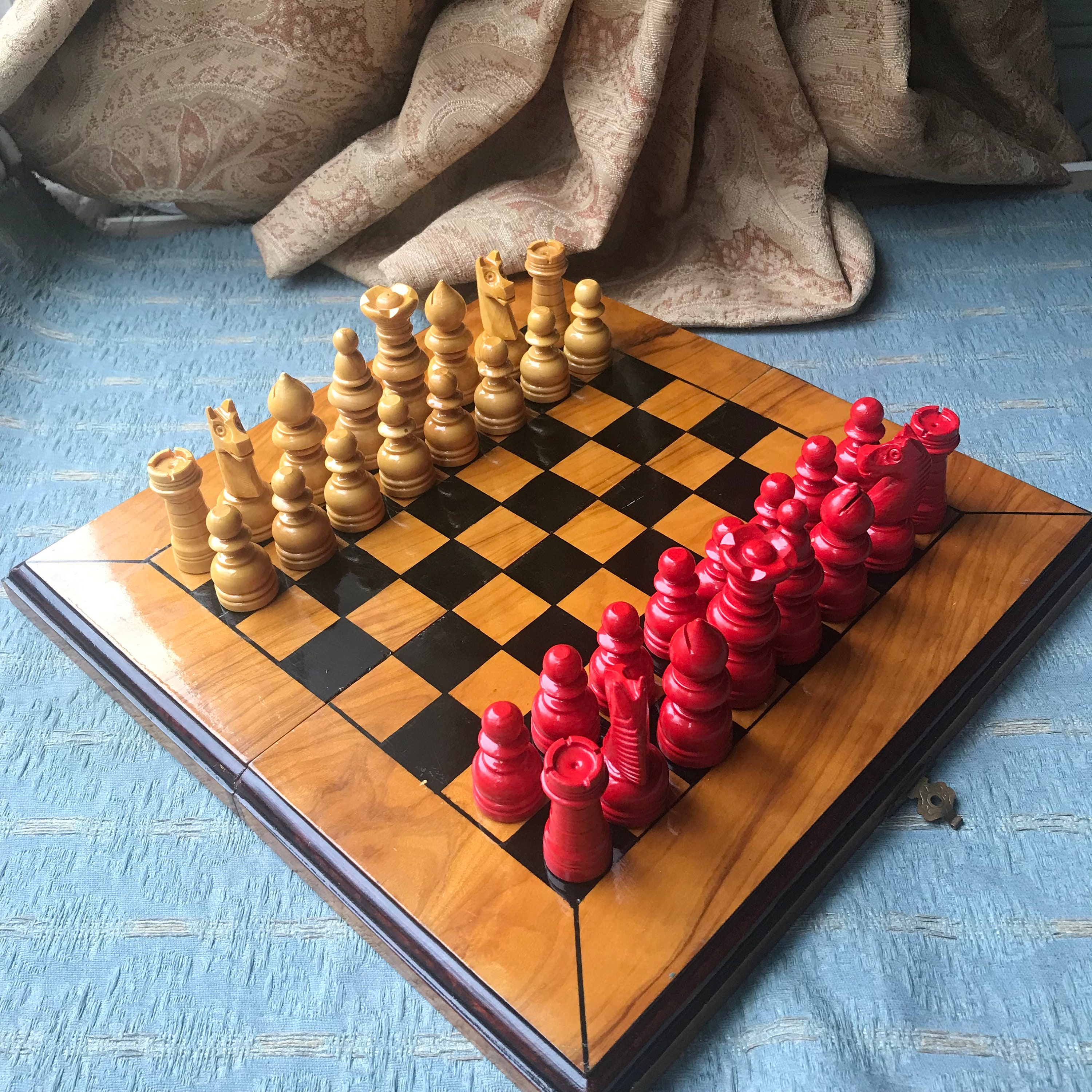 16 Stained Beech Staunton Analysis Chess Set with Storage Box