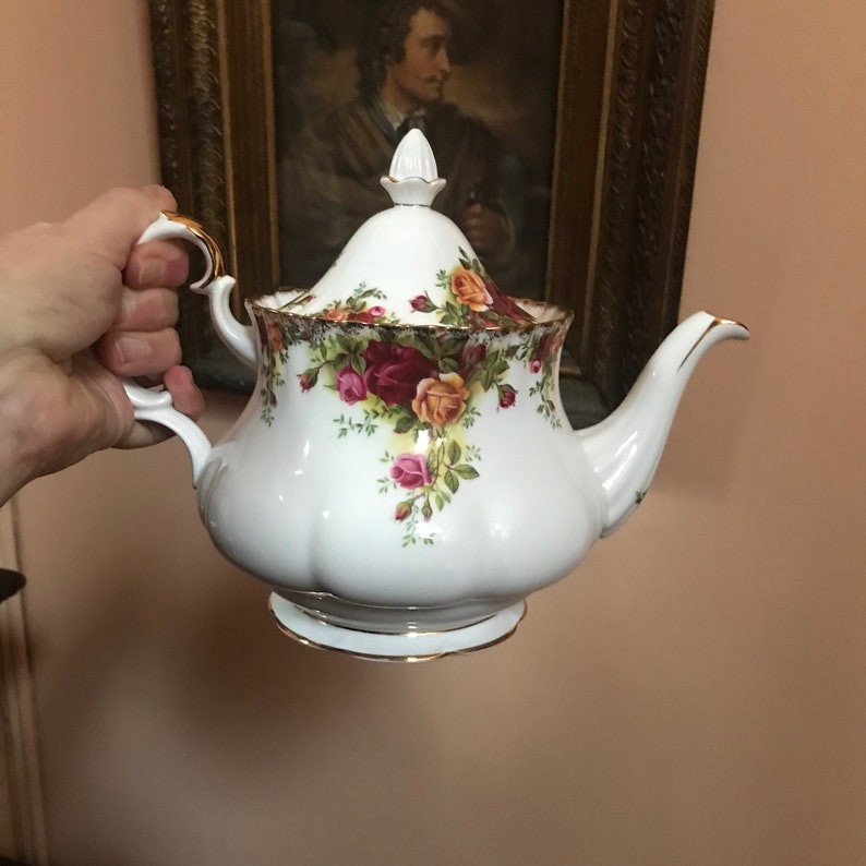 Royal Albert Old Country Roses Teapot. Large. Vintage English Porcelain