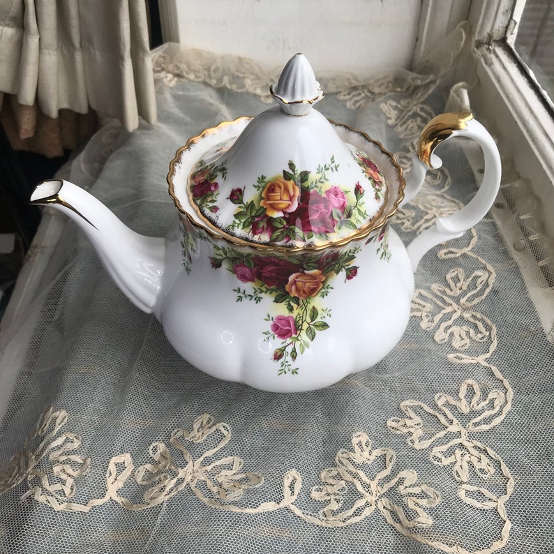 Royal Albert Old Country Roses Teapot. Large. Vintage English Porcelain