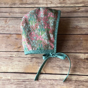 Reversible Baby Bonnet// Baby sun hat// Floral Bonnet// Spring bonnet// Modern bonnet// Brimmed Bonnet// Summertime baby hat with brim