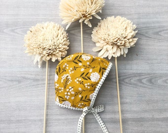 Reversible baby bonnet// Baby sun hat// Mustard Yellow, Floral bonnet// Brimmed bonnet// classic cotton baby bonnet//Fall Bonnet