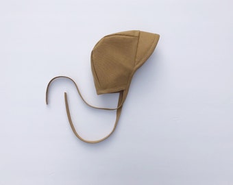 Camel linen baby bonnet// baby sun hat// gender neutral bonnet// boy bonnet//beige, tan, brown// brimmed bonnet// bonnet with brim