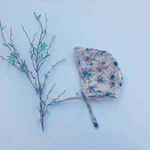 Baby Bonnet// Baby Hat// Ivory cream floral bonnet// spring bonnet// modern bonnet// brimmed bonnet// bonnet for girl// vintage style