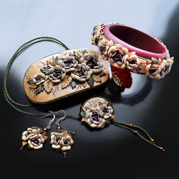 Women s Jewelry Set Made of Genuine Leather With Roses Burgundy