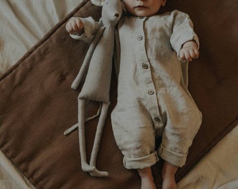Newborn linen jumpsuit with a wooden buttons, linen baby jumpsuit, linen boys overalls,linen girl overalls