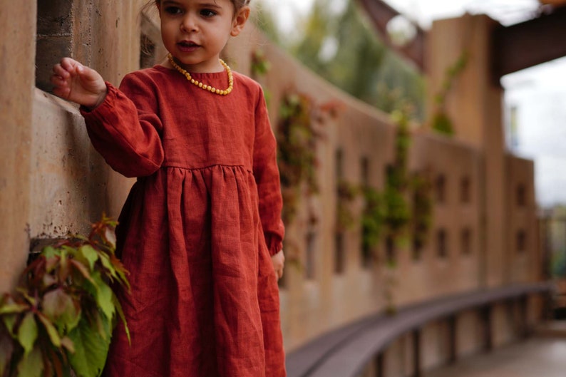 Linen baby dress, dress with wooden buttons on the back, retro girl dress, first birthday dress, toddler linen dress, linen girl dress image 3