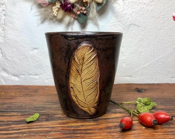 1 ceramic cup feather gold cup ceramic cup bird feather feather cup wine cup coffee pot black hand turned potter's wheel Pots of Soul