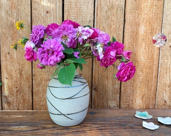 Ceramic vase with spiral beige // flower vase garden flowers // ceramic vase wild flowers // small flower decorative vase by PotsofSoul Design Natur