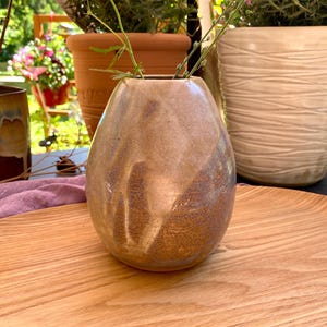 Vaso sferico speciale in ceramica effetto vaso // Vaso di fiori in ceramica // Vaso di fiori beige pastello crema verde fatto a mano forno a legna di PotsofSoul Design
