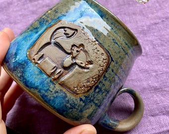 Tazza in ceramica Volpe Magica e Stelle // Tazza in ceramica Animali del Bosco Cielo Notturno // Magia della Foresta Cielo Stellato Fatto a Mano Vasi dell'Anima Effetto Blu