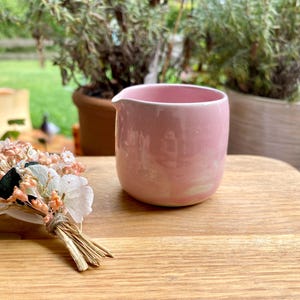 1 Mini Milchausgiesser Kleines Sahne Milchkännchen Keramik / Servier Portion Milch Tasse Kaffee oder Tee handgemacht PotsofSoul Design rosa