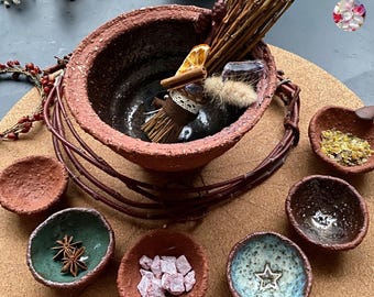 Bruciatore di incenso in ceramica e gres, rosso e nero / gres, per la purificazione della casa, bruciare incenso, erbe, purificazione rituale / incenso, incenso, meditazione