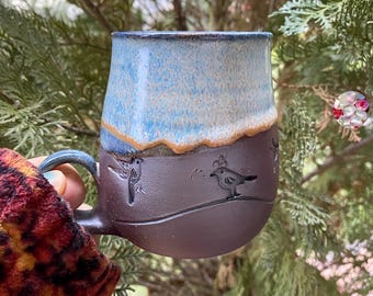 Tazza in ceramica con uccelli, design pietra / tazza da caffè in ceramica, blu e beige, design uccelli, effetto fatto a mano, 350 ml, Pots of Soul