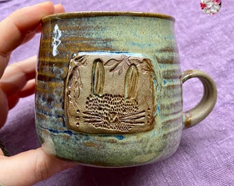 Tazza in ceramica con coniglietto pasquale e vite / Tazza nido Regalo di Pasqua / Tazza primaverile per bambini Ceramica fatta a mano Pots of Soul Effect Blu