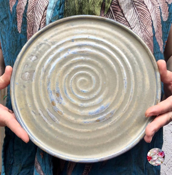 Effekt Keramik Teller ø 26.5 cm Spirale Speisenteller Kuchenteller Großer Teller Eßteller Keramikteller PotsofSoul handgetöpfert salbei grün