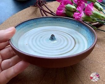 Porta incenso originale in gres, vaschetta raccogli-gocce in ceramica beige e blu, per bruciare incenso, meditazione e uso yogi, fatto a mano.