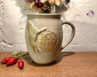 Weiße Wolfstasse Blume des Lebens gold energetisisiert EM + Heilige Asche // Keramiktasse Wolf Keramik Exklusive Tasse Pots of Soul creme