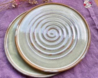 Piatto da torta in ceramica verde chiaro con motivo a spirale, 20 cm // Piatto da colazione in ceramica // Piccolo piatto da dessert fatto a mano, verde