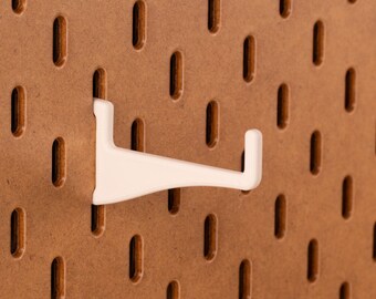 Horizontal hook 6 cm with upright pin