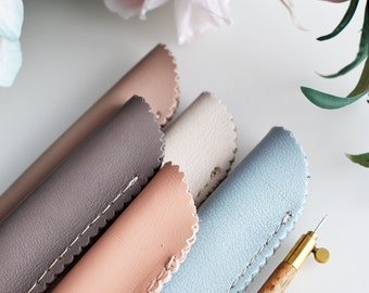 Leather holder for Luneville tambour hook