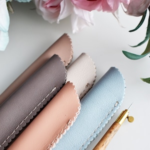 Leather holder for Luneville tambour hook