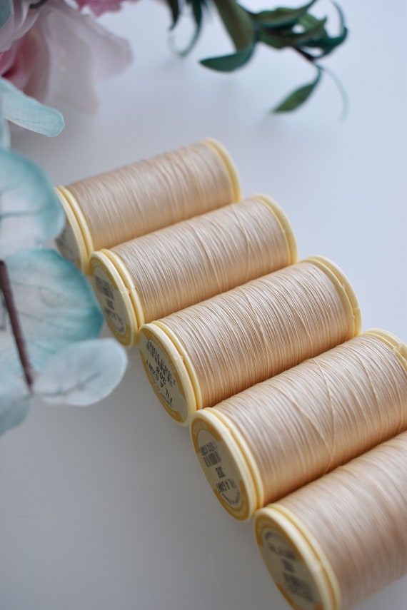 Cream color 308 Waxed Cotton Thread: Sajou Fil Au Chinois Gloving Thread (150 metres)